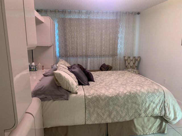 7216 S Devon Drive 212, Tamarac, FL 33321