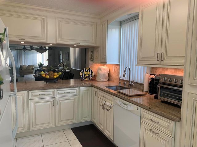 7216 S Devon Drive 212, Tamarac, FL 33321