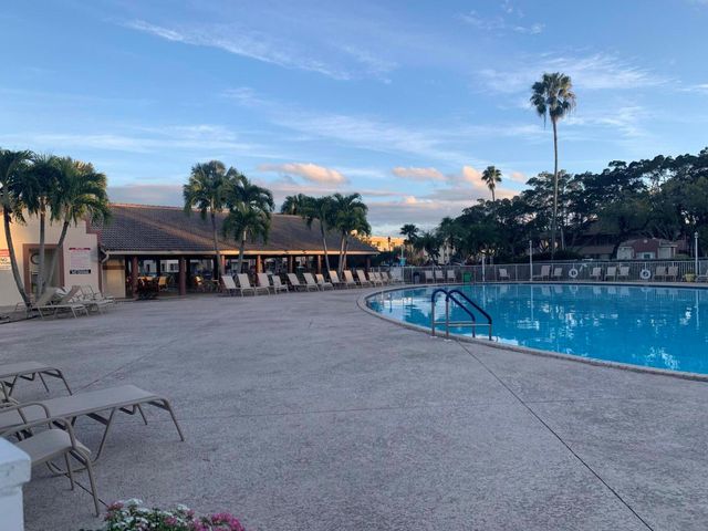 7216 S Devon Drive 212, Tamarac, FL 33321