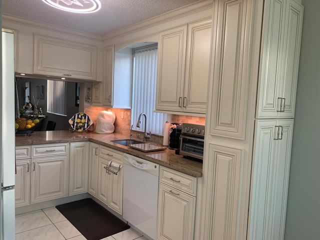 7216 S Devon Drive 212, Tamarac, FL 33321