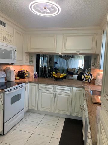 7216 S Devon Drive 212, Tamarac, FL 33321