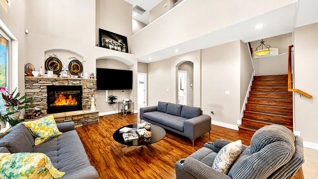 2815 Castleview Dr, Turlock, CA 95382