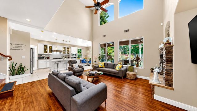 2815 Castleview Dr, Turlock, CA 95382