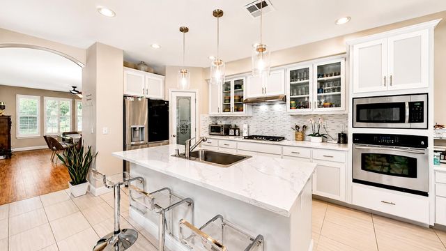 2815 Castleview Dr, Turlock, CA 95382