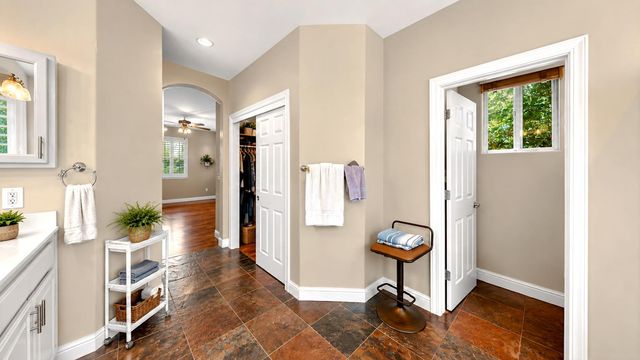 2815 Castleview Dr, Turlock, CA 95382