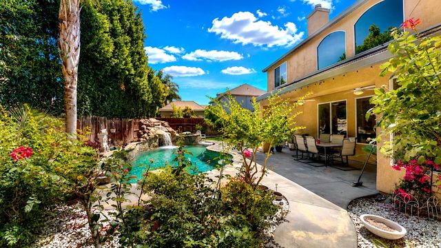 2815 Castleview Dr, Turlock, CA 95382