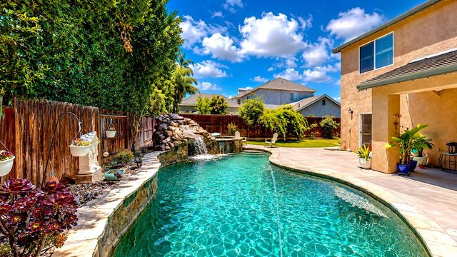 2815 Castleview Dr, Turlock, CA 95382