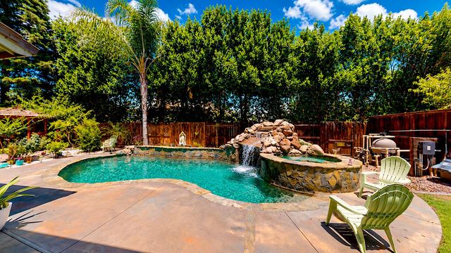 2815 Castleview Dr, Turlock, CA 95382