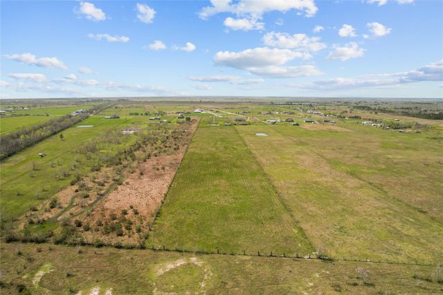 1686 County Road 615, Dayton, TX 77535