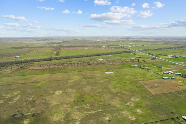 1686 County Road 615, Dayton, TX 77535
