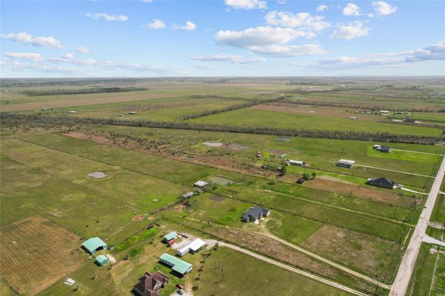 1686 County Road 615, Dayton, TX 77535