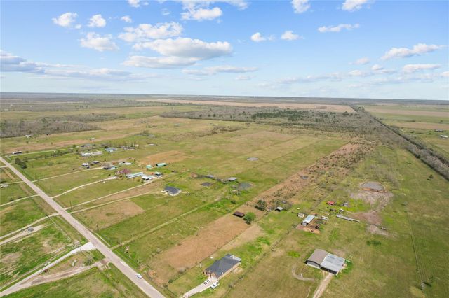 1686 County Road 615, Dayton, TX 77535