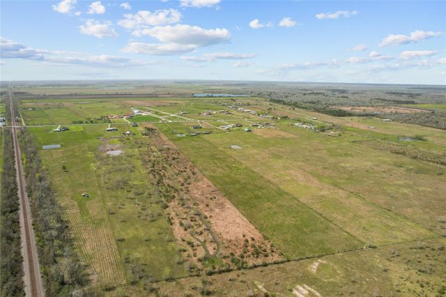 1686 County Road 615, Dayton, TX 77535