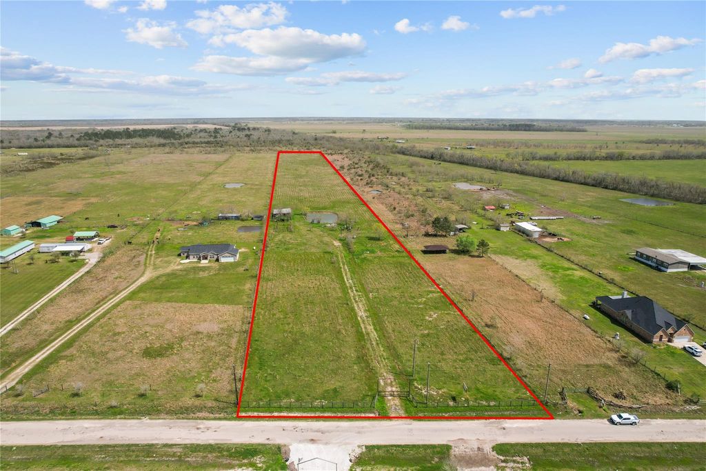 1686 County Road 615, Dayton, TX 77535