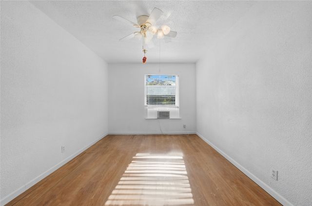 28008 W Oak Ridge Road, Kemp, TX 75143