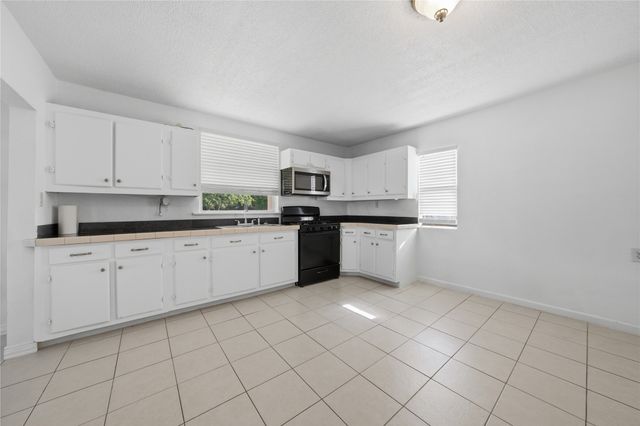 28008 W Oak Ridge Road, Kemp, TX 75143