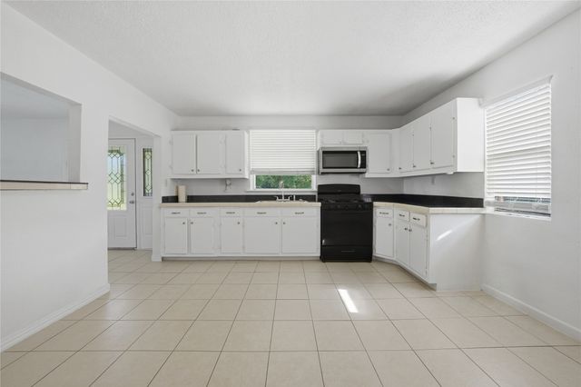 28008 W Oak Ridge Road, Kemp, TX 75143