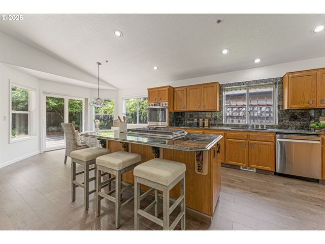 18938 CATHY ADAMS Dr, Oregon City, OR 97045