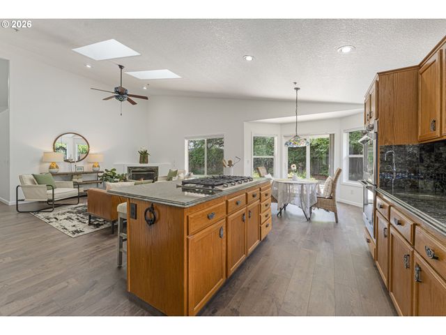 18938 CATHY ADAMS Dr, Oregon City, OR 97045