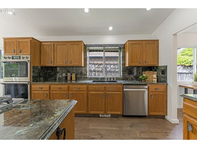 18938 CATHY ADAMS Dr, Oregon City, OR 97045