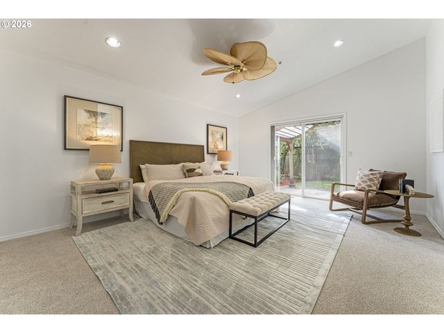 18938 CATHY ADAMS Dr, Oregon City, OR 97045