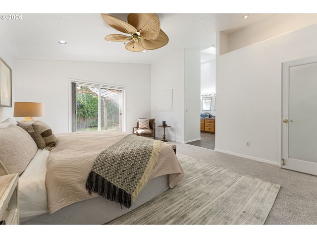 18938 CATHY ADAMS Dr, Oregon City, OR 97045