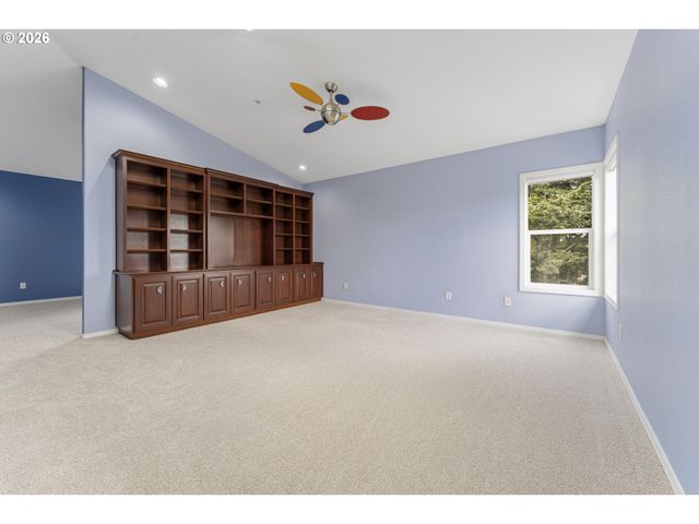 18938 CATHY ADAMS Dr, Oregon City, OR 97045
