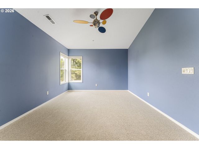 18938 CATHY ADAMS Dr, Oregon City, OR 97045