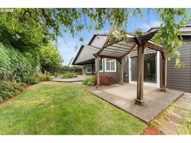 18938 CATHY ADAMS Dr, Oregon City, OR 97045
