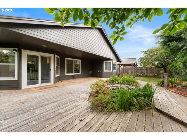 18938 CATHY ADAMS Dr, Oregon City, OR 97045