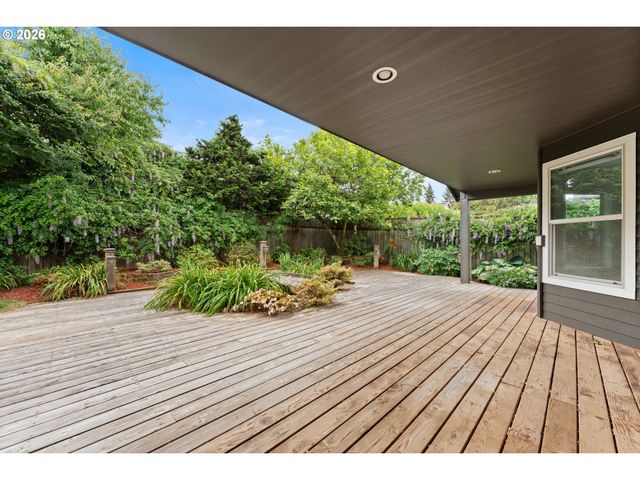 18938 CATHY ADAMS Dr, Oregon City, OR 97045