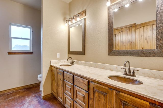 184 Hcr 1439, Covington, TX 76636