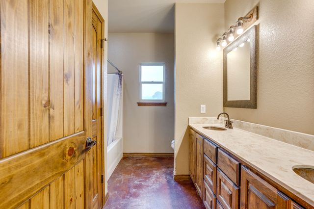 184 Hcr 1439, Covington, TX 76636