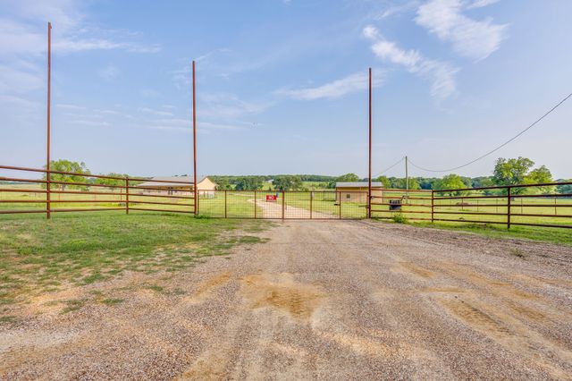 184 Hcr 1439, Covington, TX 76636