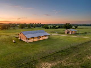 184 Hcr 1439, Covington, TX 76636