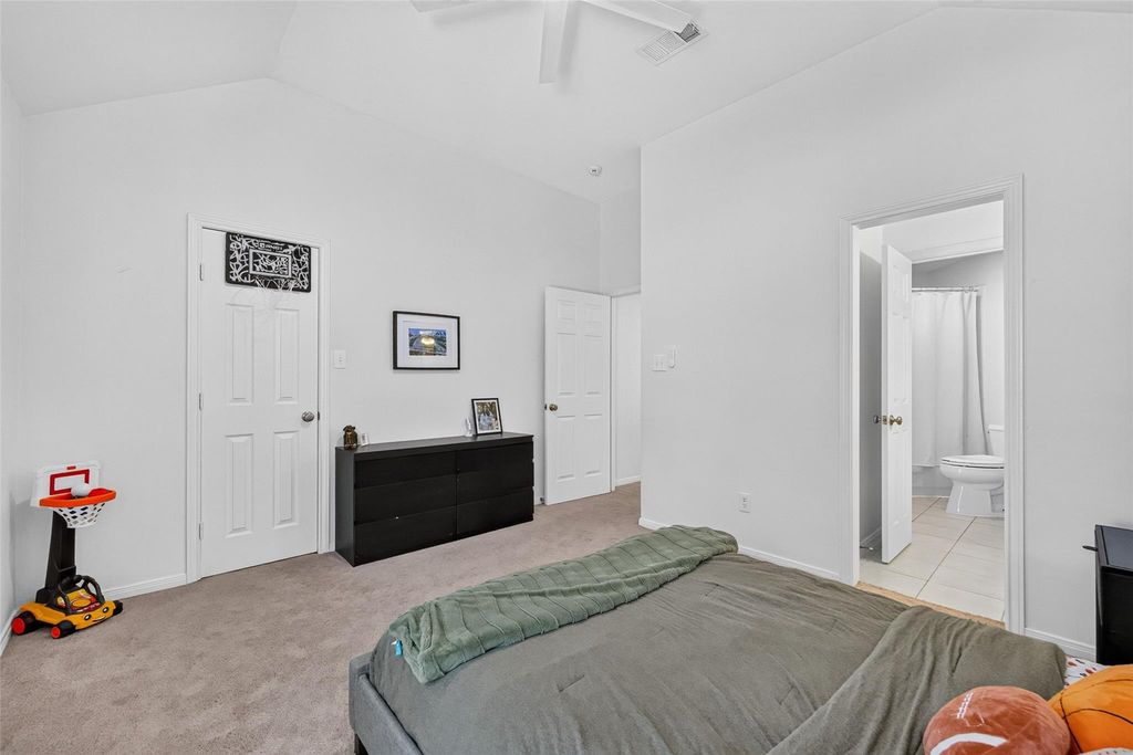 Image 22 of property listing at 10335 Shipmans Landing Drive, Missouri City, TX 77459