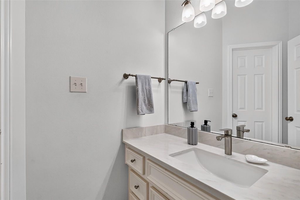 Image 25 of property listing at 10335 Shipmans Landing Drive, Missouri City, TX 77459