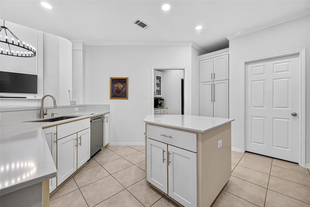 Image 8 of property listing at 10335 Shipmans Landing Drive, Missouri City, TX 77459