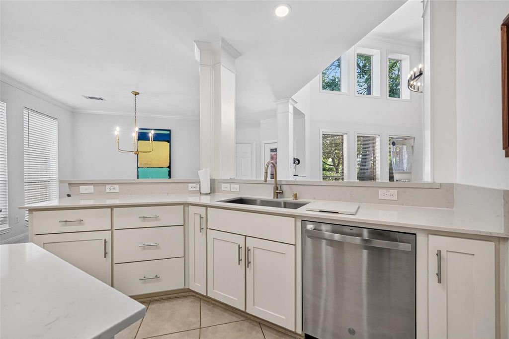 Image 9 of property listing at 10335 Shipmans Landing Drive, Missouri City, TX 77459