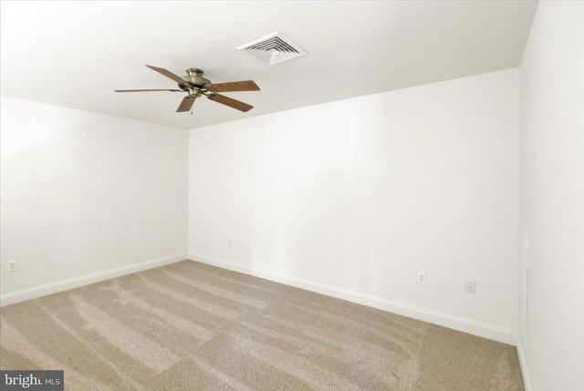 424 OAK HILL LN, Reading, PA 19610