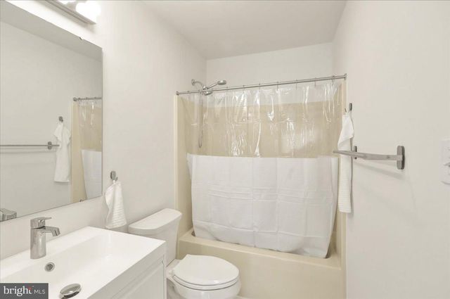 424 OAK HILL LN, Reading, PA 19610