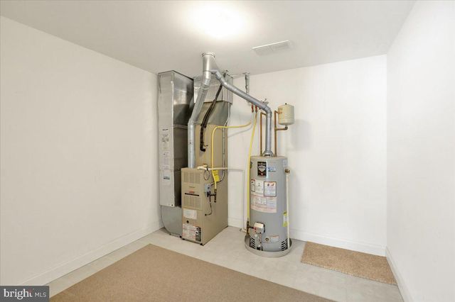 424 OAK HILL LN, Reading, PA 19610