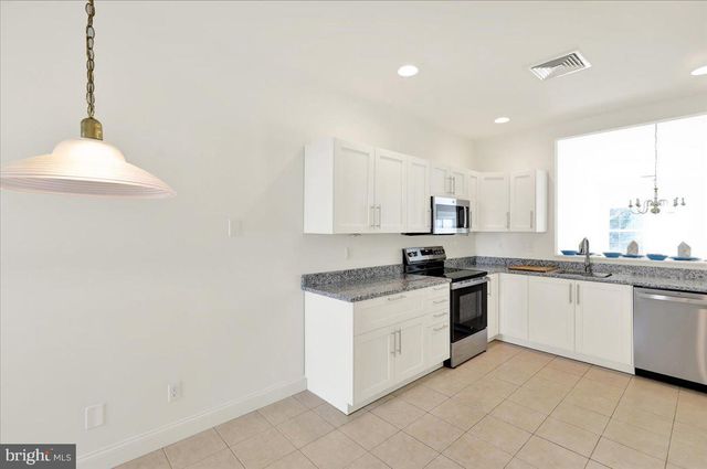 424 OAK HILL LN, Reading, PA 19610