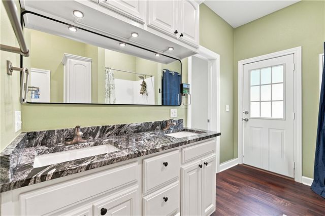 8 Owen Street, Eureka Springs, AR 72632