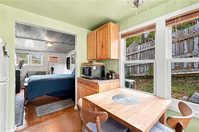 8 Owen Street, Eureka Springs, AR 72632