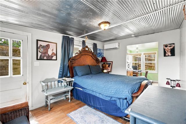8 Owen Street, Eureka Springs, AR 72632
