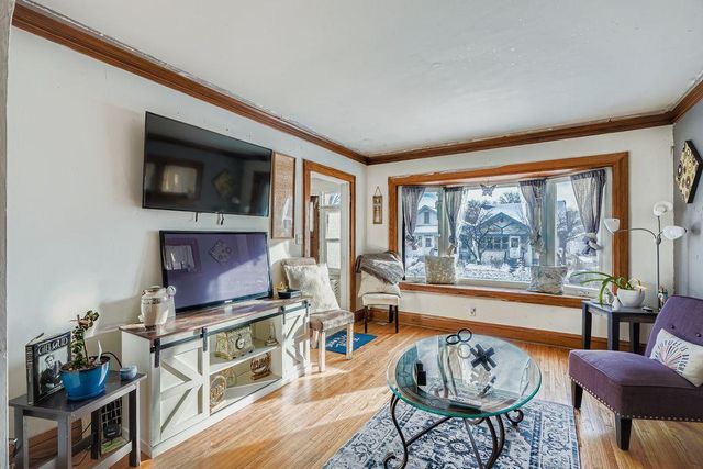 971 Thomas Avenue, Saint Paul, MN 55104