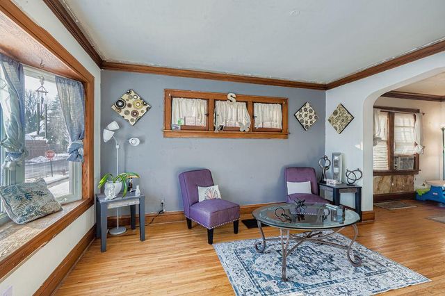 971 Thomas Avenue, Saint Paul, MN 55104