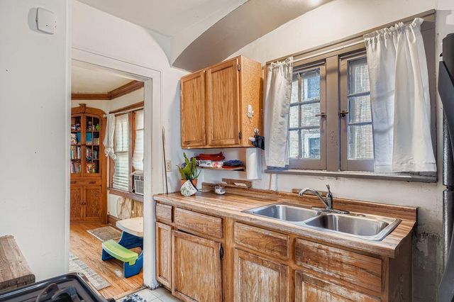 971 Thomas Avenue, Saint Paul, MN 55104