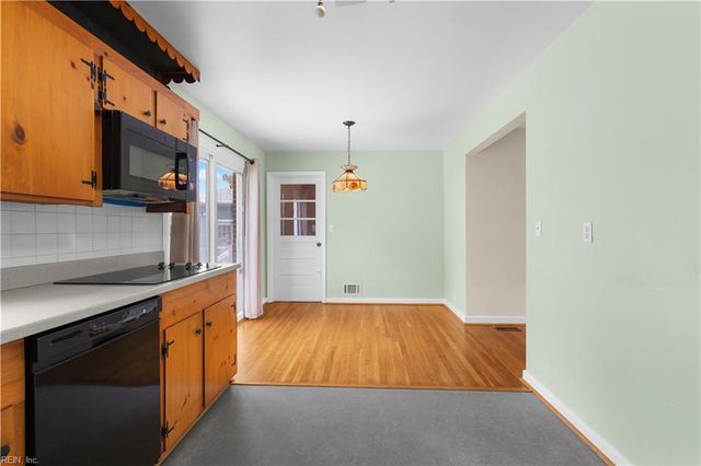 5445 Shadowwood DR, Virginia Beach, VA 23455